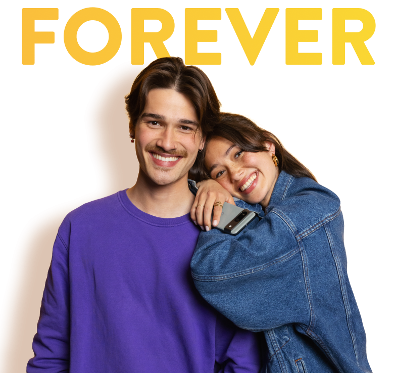 Junges Paar mit Headline Forever