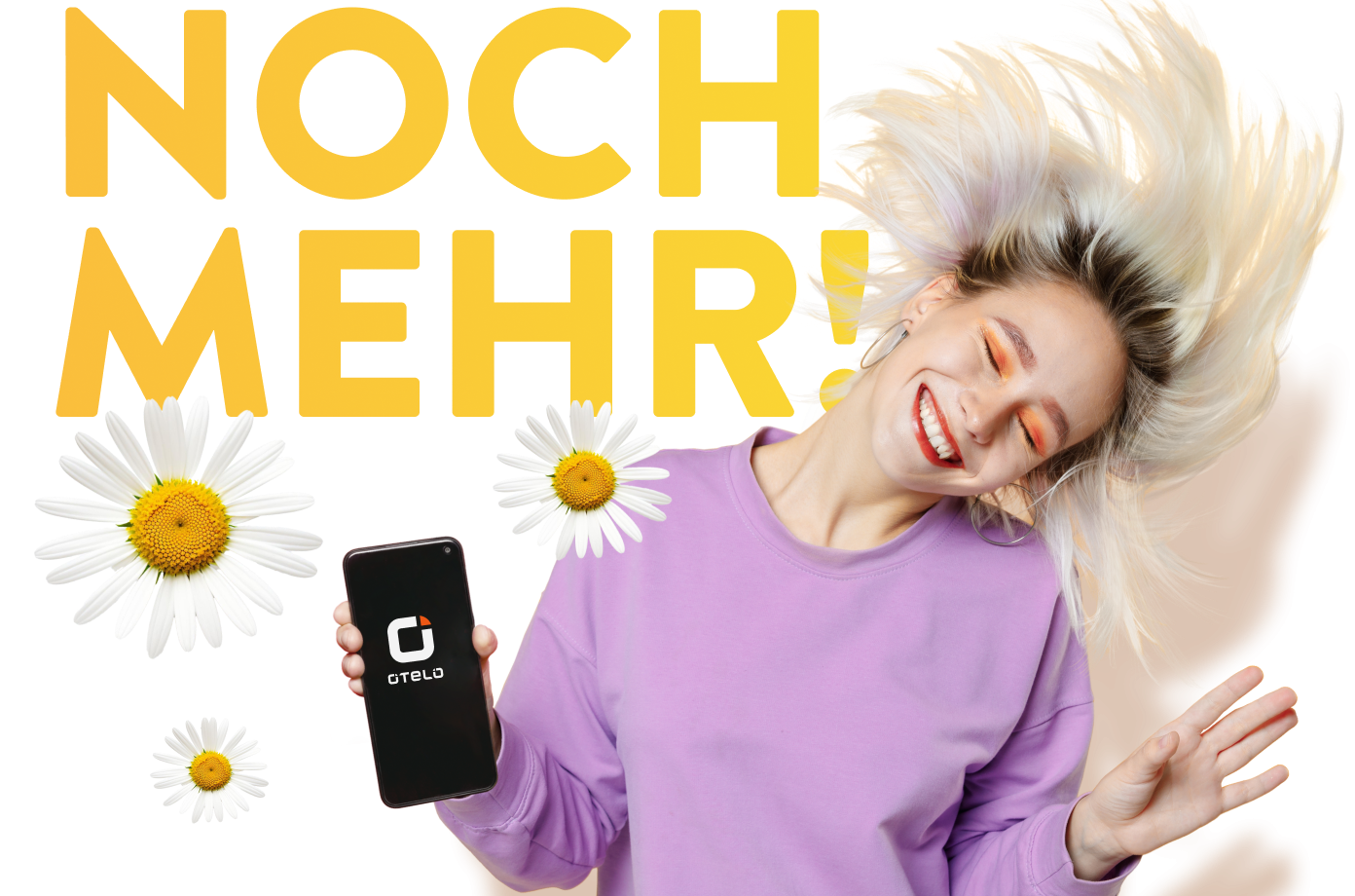 Frau mit Handy in der Hand Headline noch mehr! und Gänseblümchen im Hintergrund